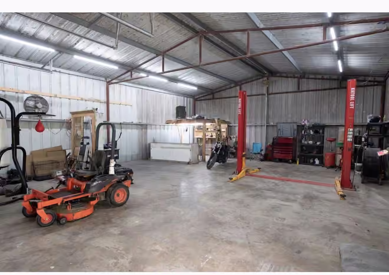 Photo 7 of 1737 County Road 425, Clemville, TX