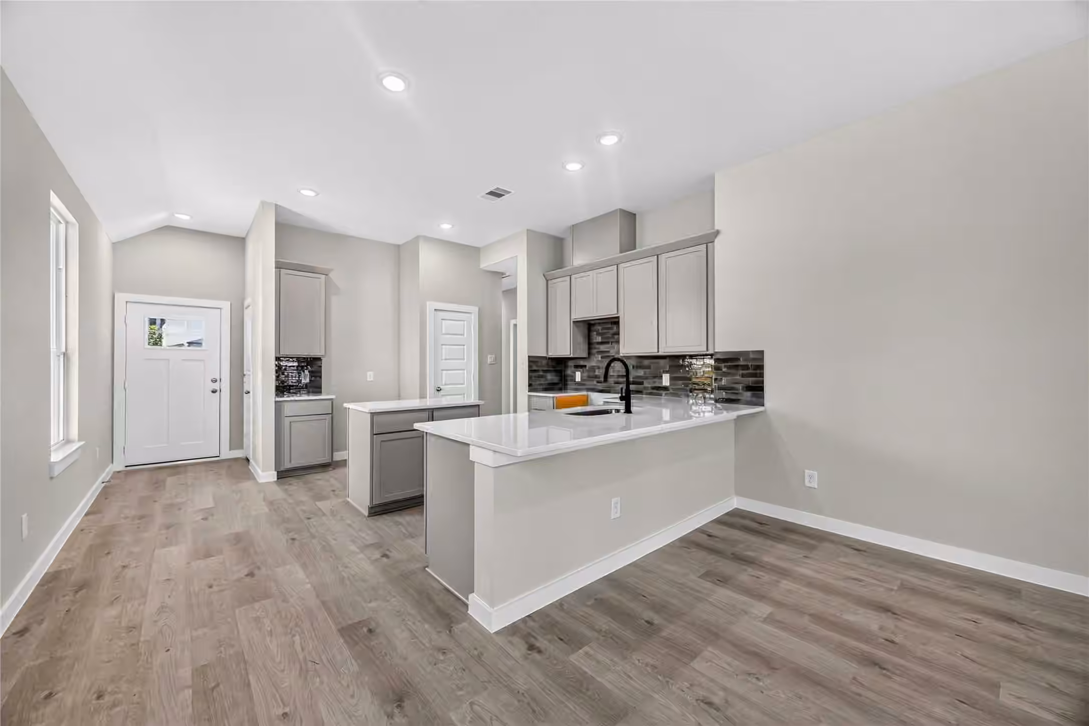 Photo 4 of 16836 Needlepoint Drive, Conroe, TX