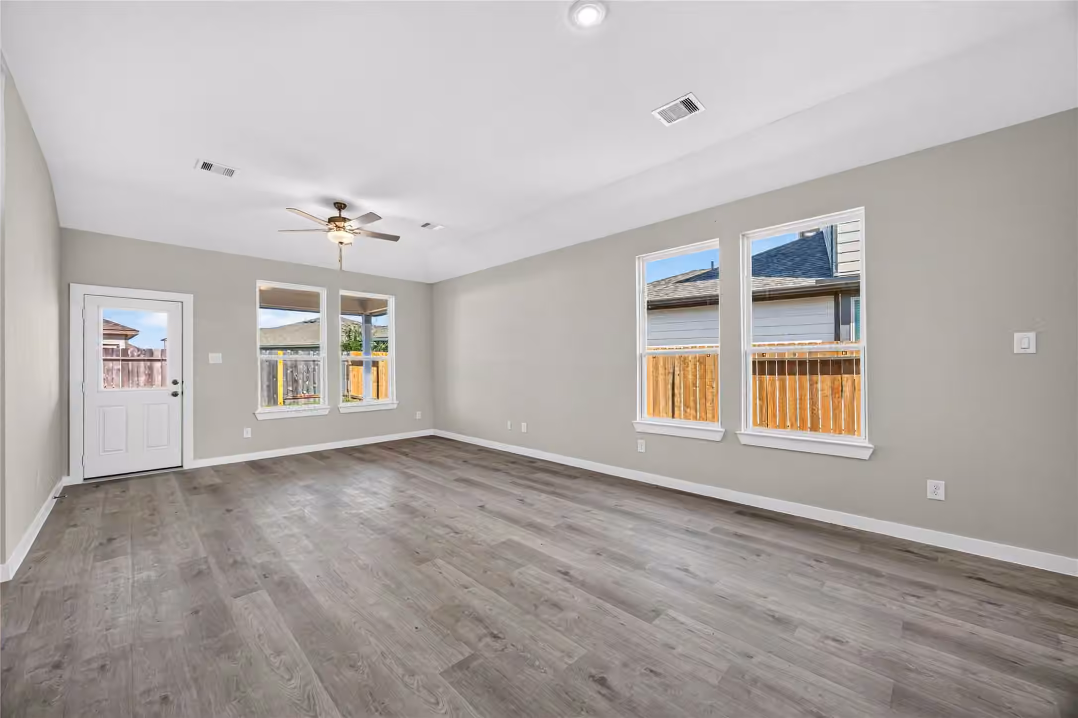 Photo 6 of 16836 Needlepoint Drive, Conroe, TX