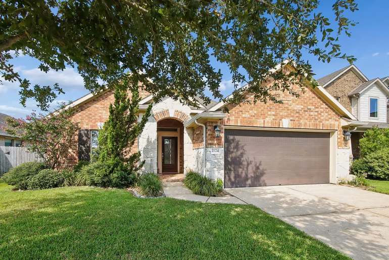 Photo of 2124 Llerena Lane, League City, TX 77573