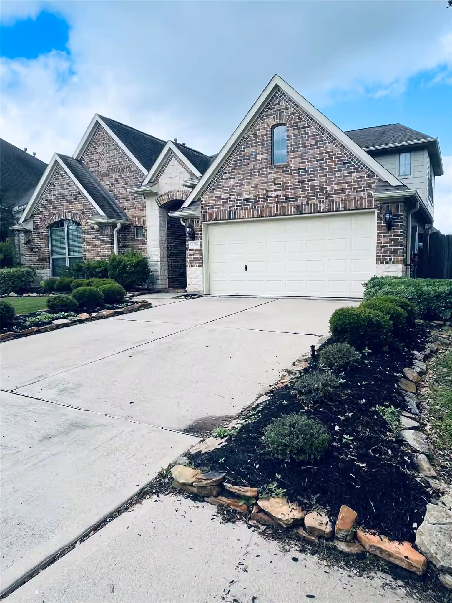 Photo 2 of 2106 Cambridge Bay Drive, Pearland, TX