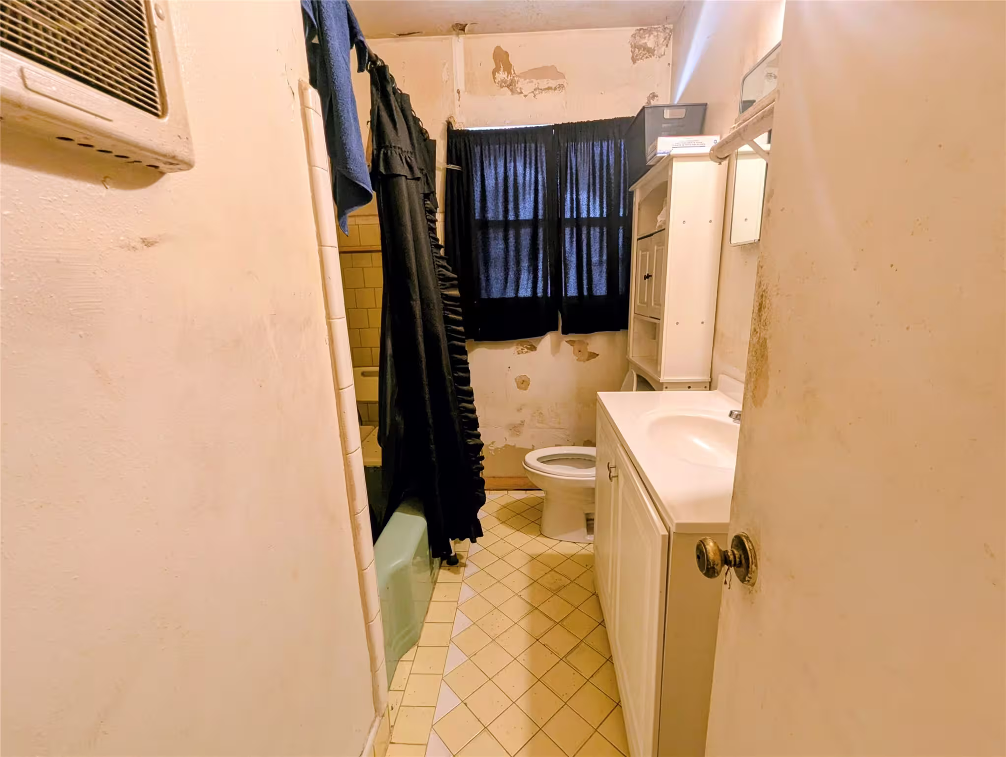 Photo 4 of 7546 Bywood Street, Houston, TX