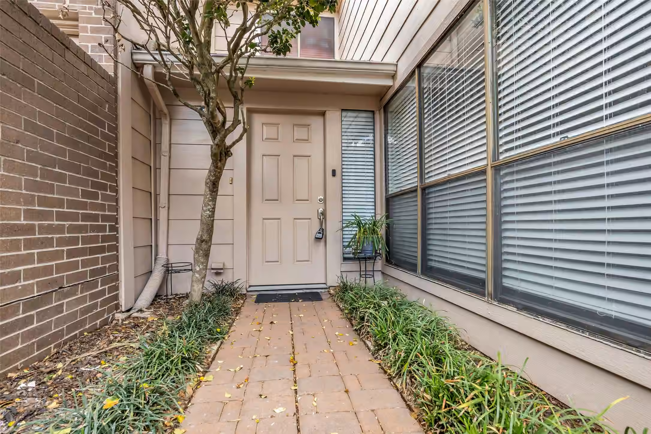 Photo 3 of 13740 Hollowgreen Drive 605, Houston, TX