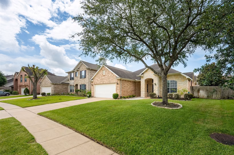 Photo 3 of 13815 Normandy Court, Sugar Land, TX