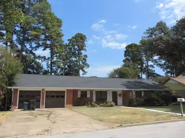 Photo of 111 Elmwood Street, Huntsville, TX 77320