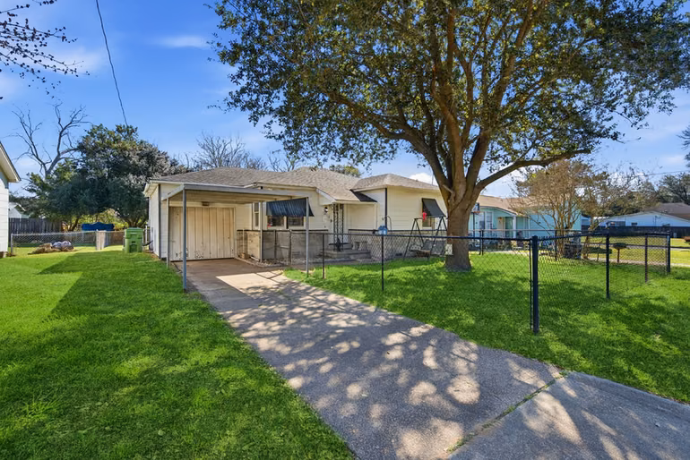 Photo 2 of 1604 Kipling Street, Liberty, TX