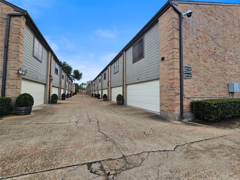 Photo 2 of 9800 Pagewood Lane 3006, Houston, TX