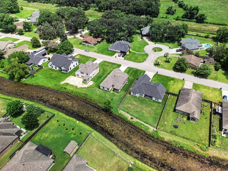Photo 5 of 229 Crestview Drive, West Columbia, TX