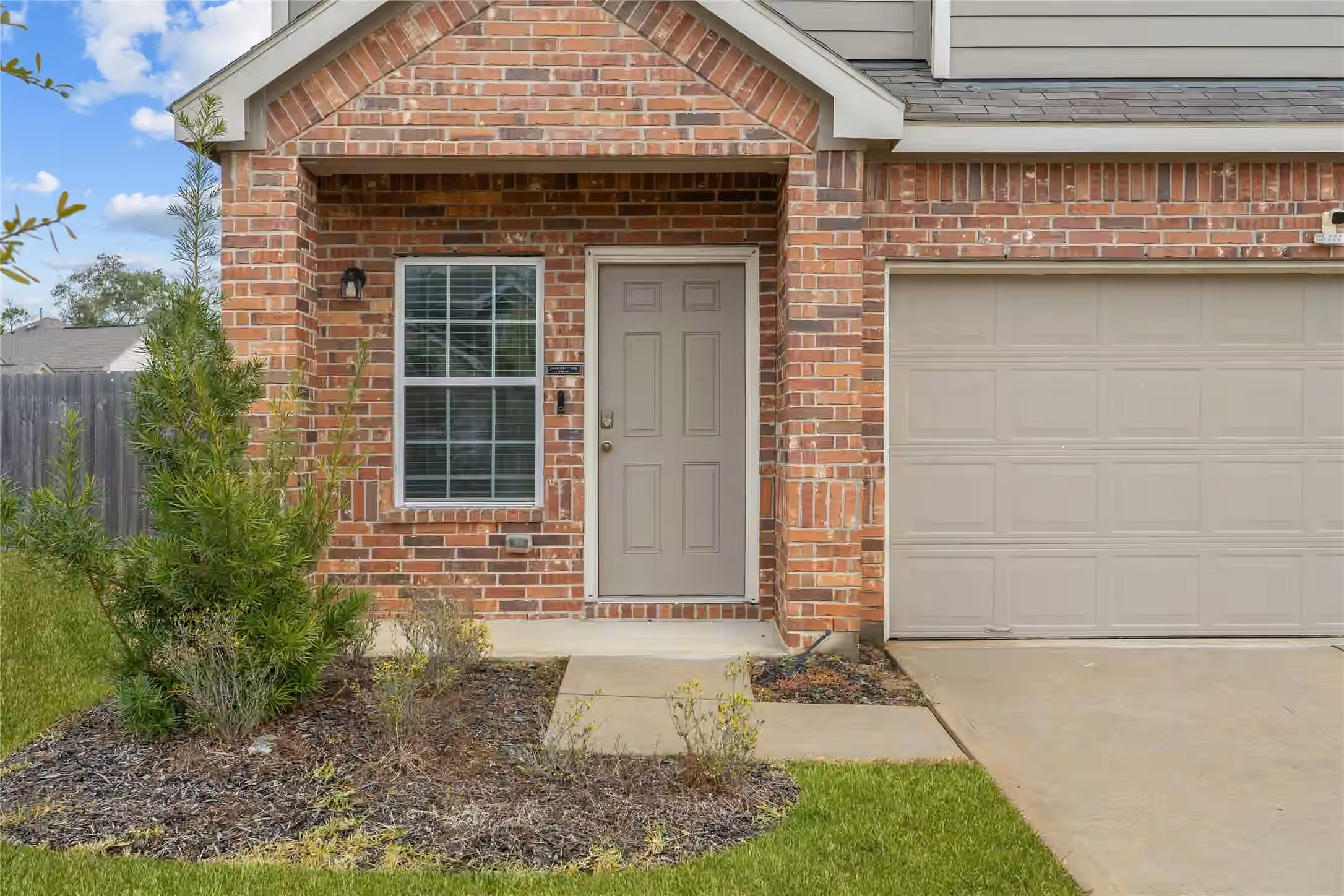 Photo 5 of 2205 Angie Kaye Drive, Conroe, TX