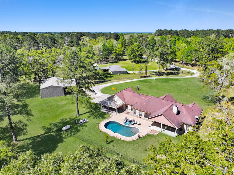 Photo of 531 County Road 641, Dayton, TX