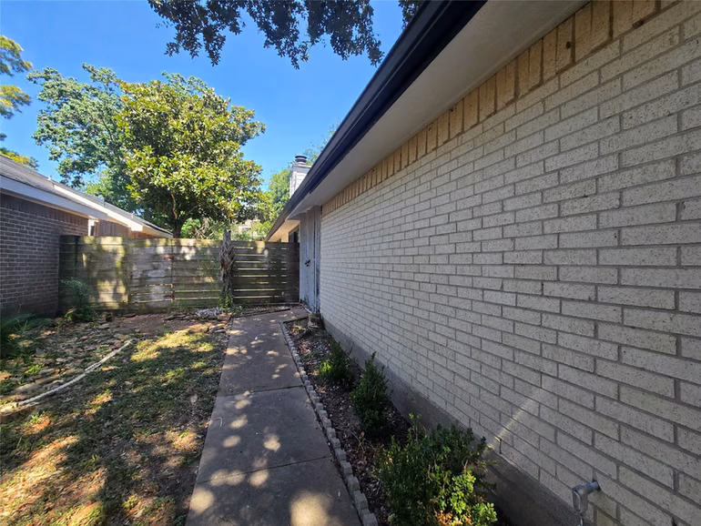 Photo 3 of 1614 Bradney Drive, Houston, TX