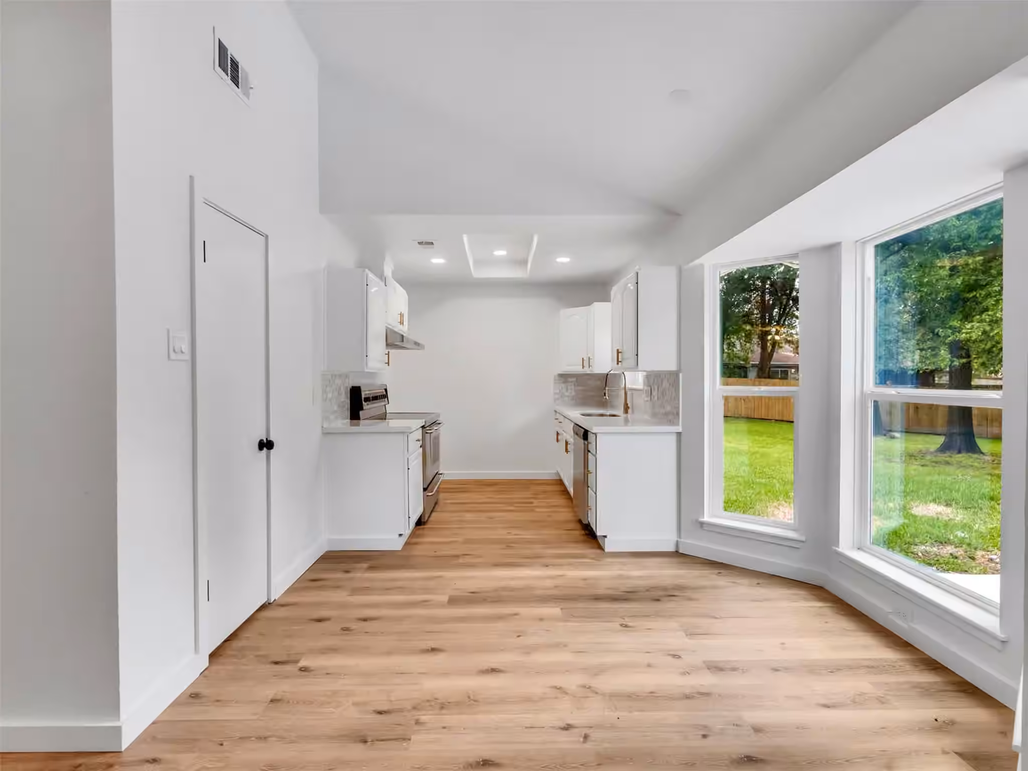 Photo 4 of 12802 Louisville Street, Houston, TX
