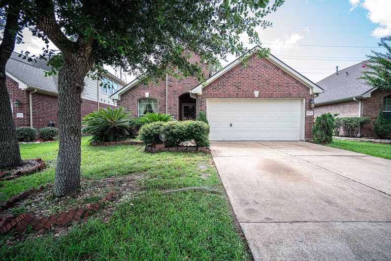 Photo 2 of 8714 Kirksage Drive, Houston, TX