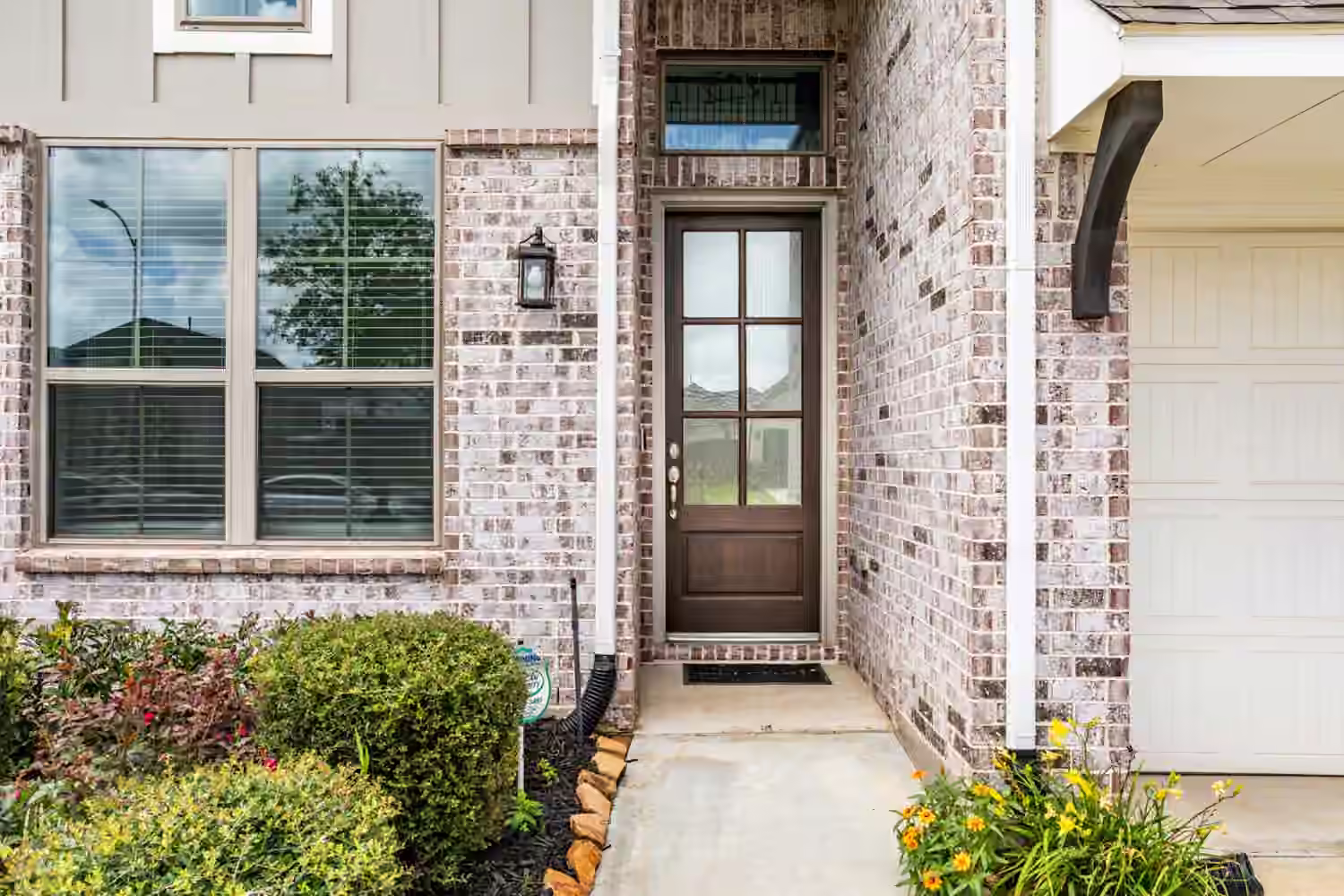 Photo 3 of 10719 Blossom River Drive, Missouri City, TX