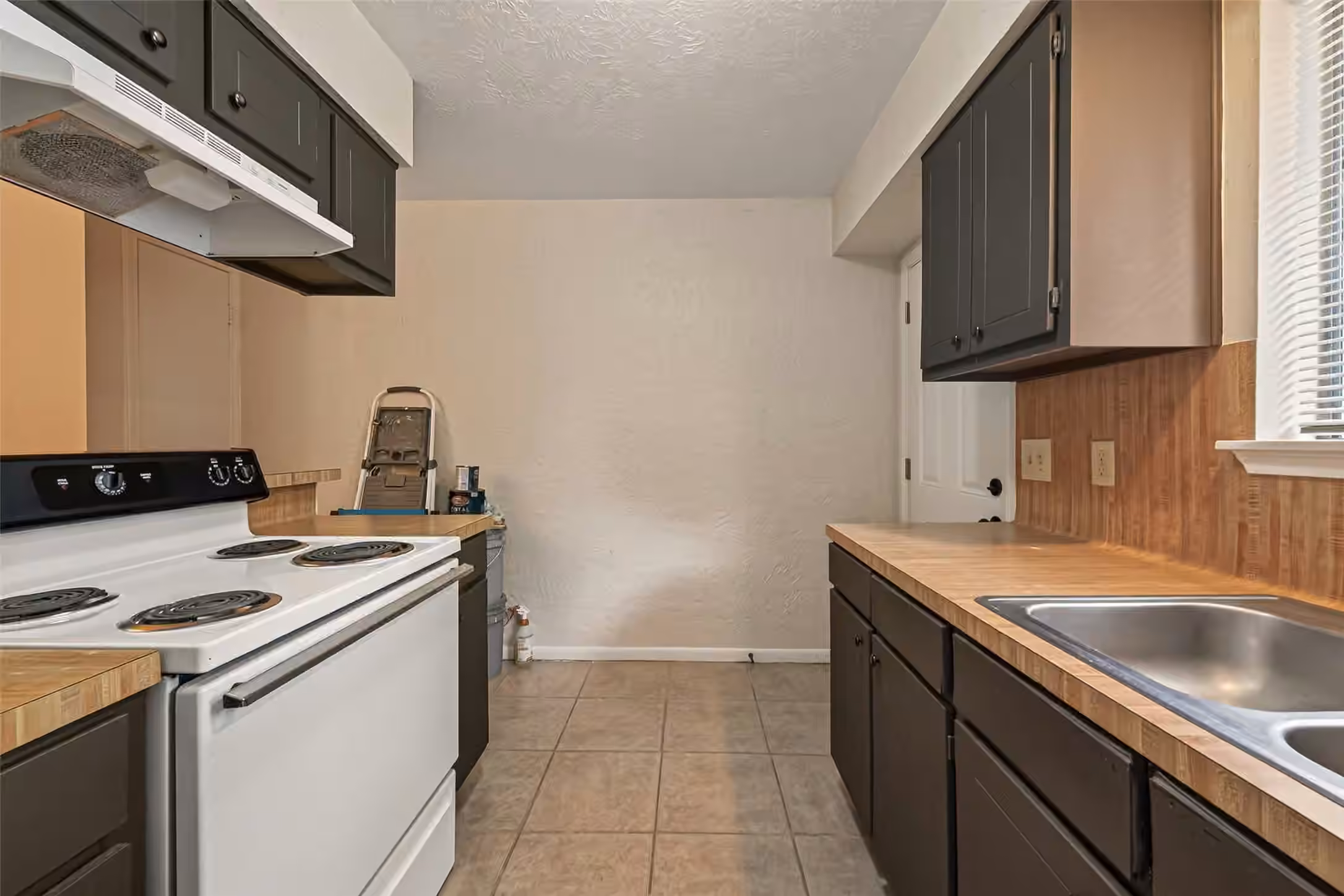 Photo 3 of 2214 Buchanan Drive, Baytown, TX