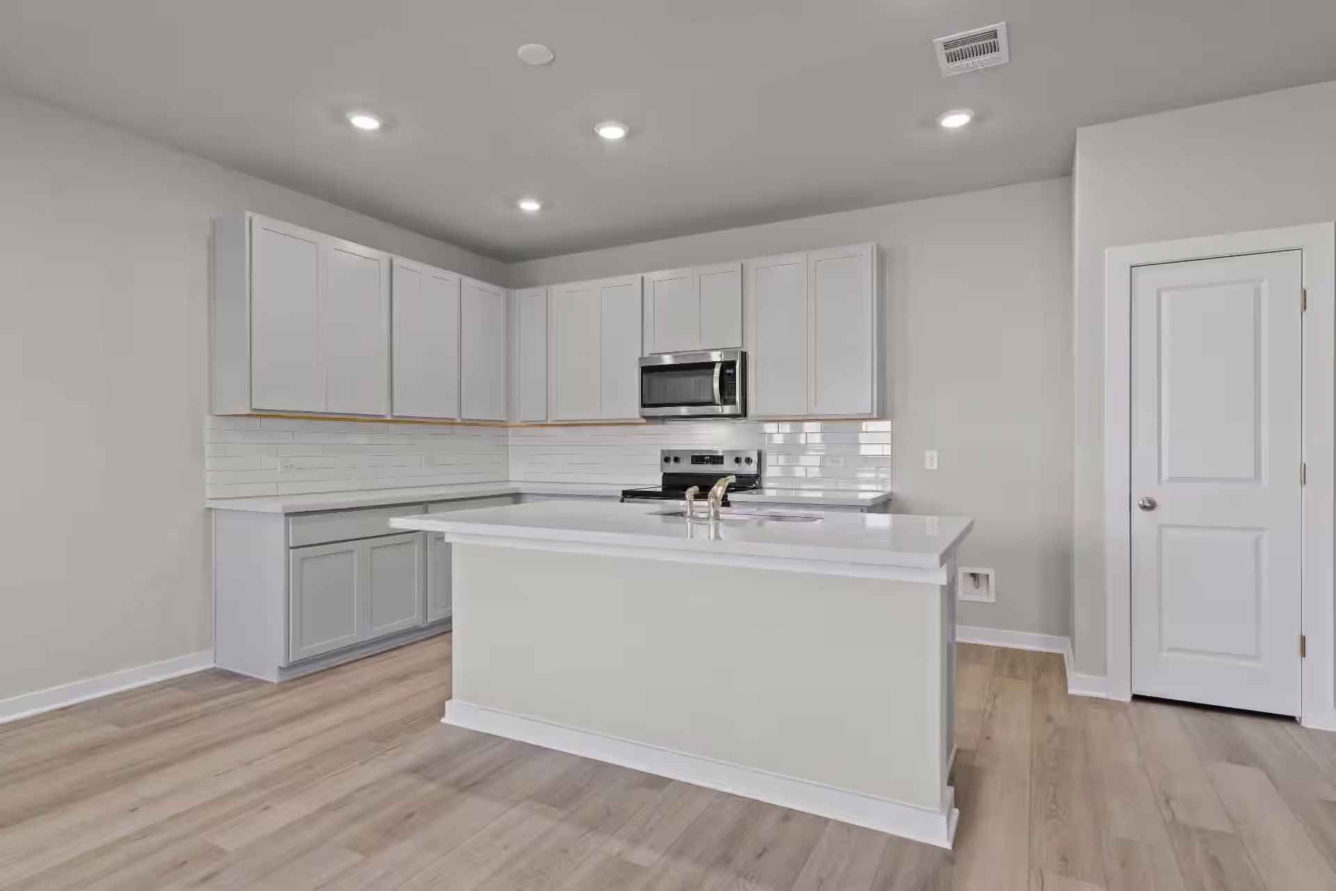 Photo 4 of 2525 N Heritage Drive, Dayton, TX
