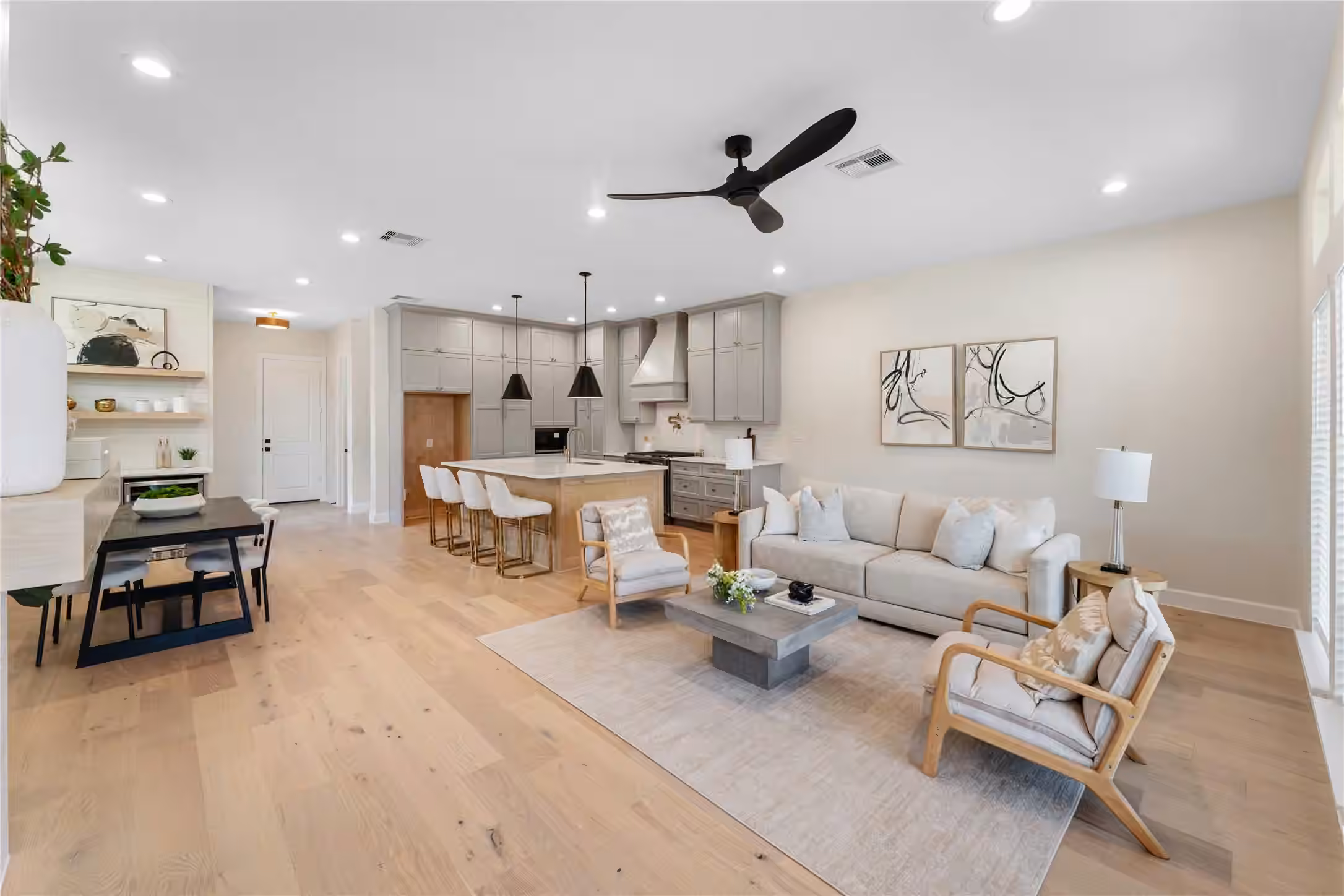 Photo of 1318 E 32nd 1/2 Street, Houston, TX 77022
