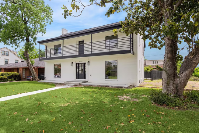 Photo 2 of 3202 Parkwood Drive, Houston, TX