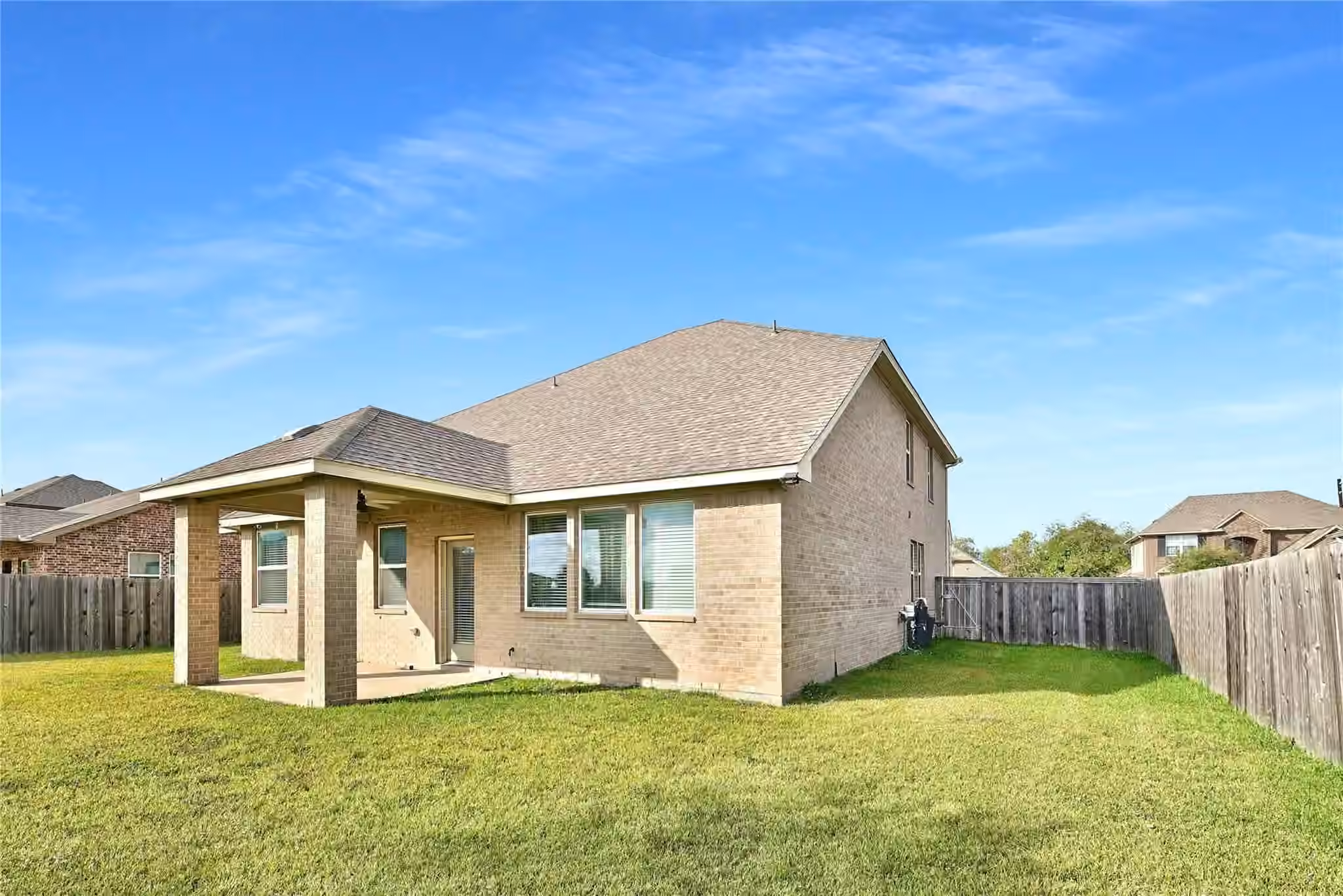 Photo 4 of 5936 Pearland Place, Pearland, TX