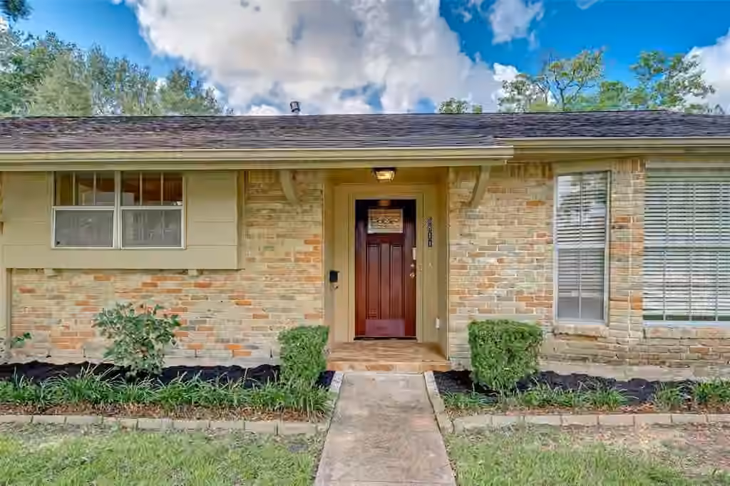 Photo 2 of 5811 Ludington Drive, Houston, TX