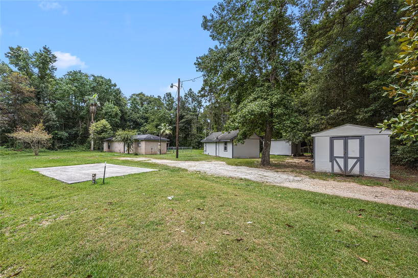 Photo of 394 County Road 3378, Cleveland, TX 77327