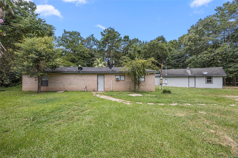Photo 2 of 394 County Road 3378, Cleveland, TX