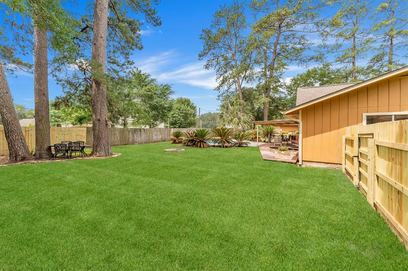Photo 7 of 12115 Powder Horn Street, Pinehurst, TX