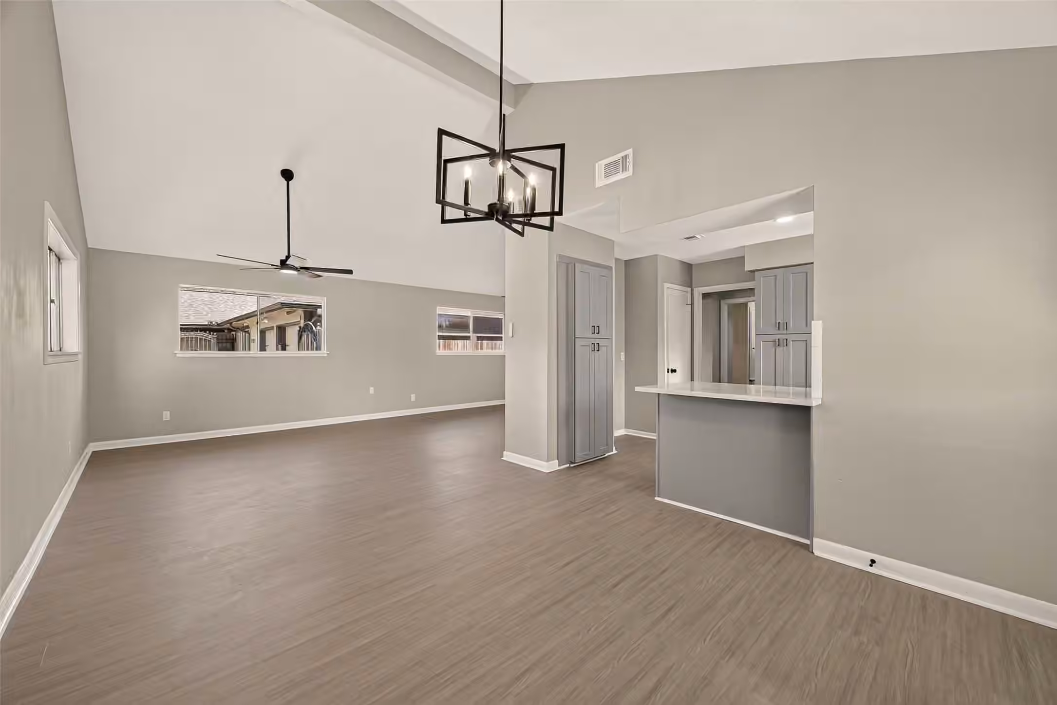 Photo 6 of 5923 Heatherbrook Drive, Houston, TX
