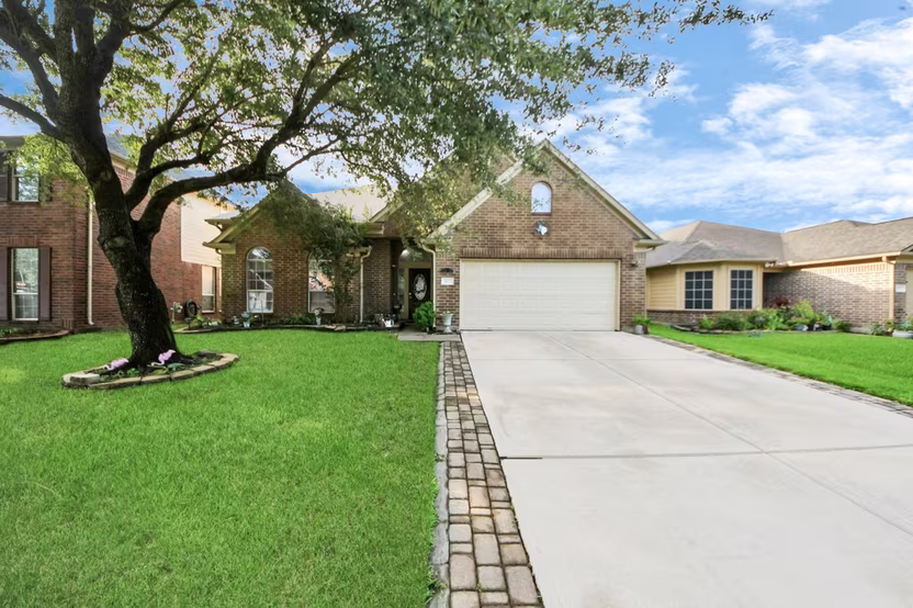 Photo of 922 N Sky Drive, Houston, TX 77073