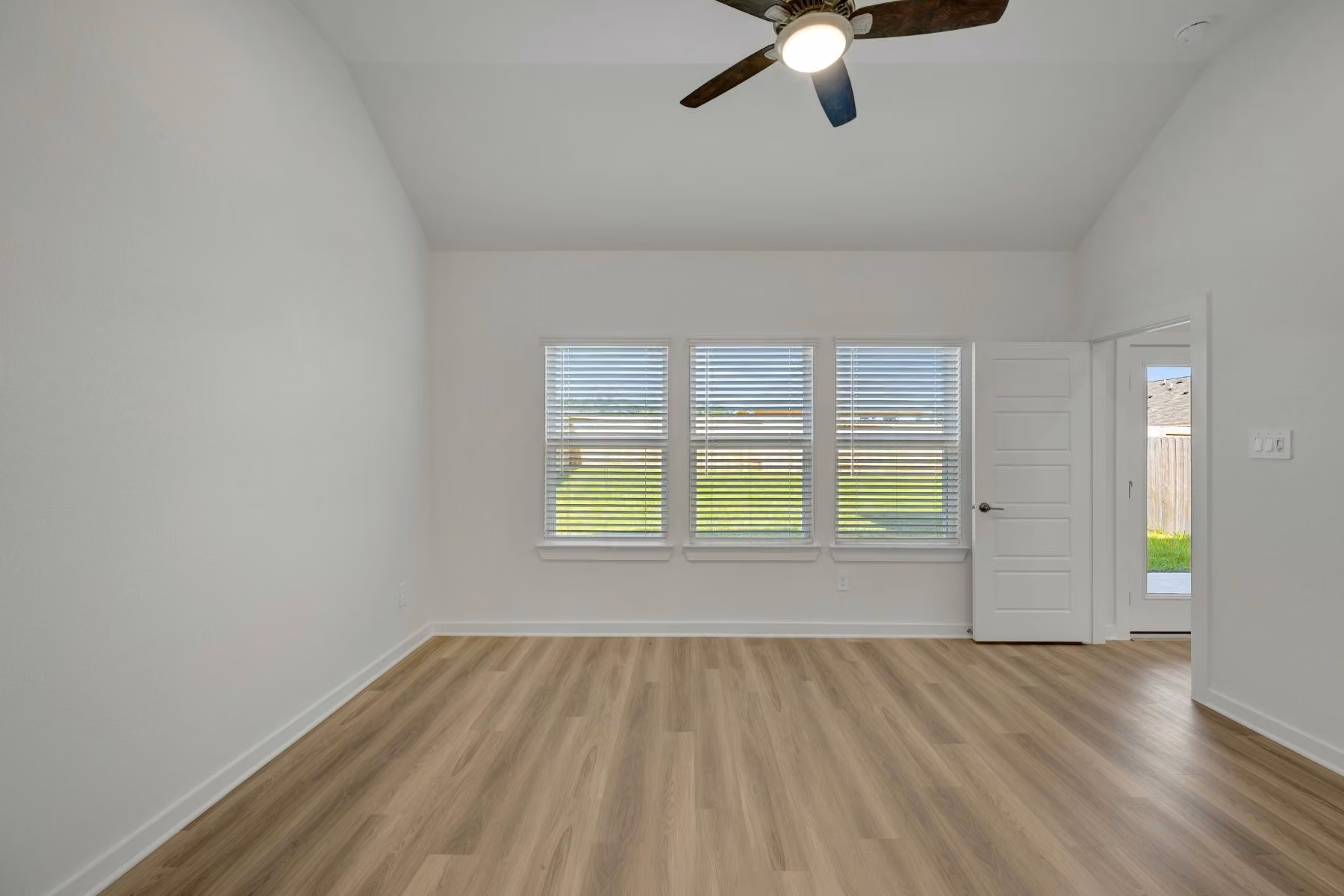 Photo 7 of 10329 Navarro Path, Montgomery, TX