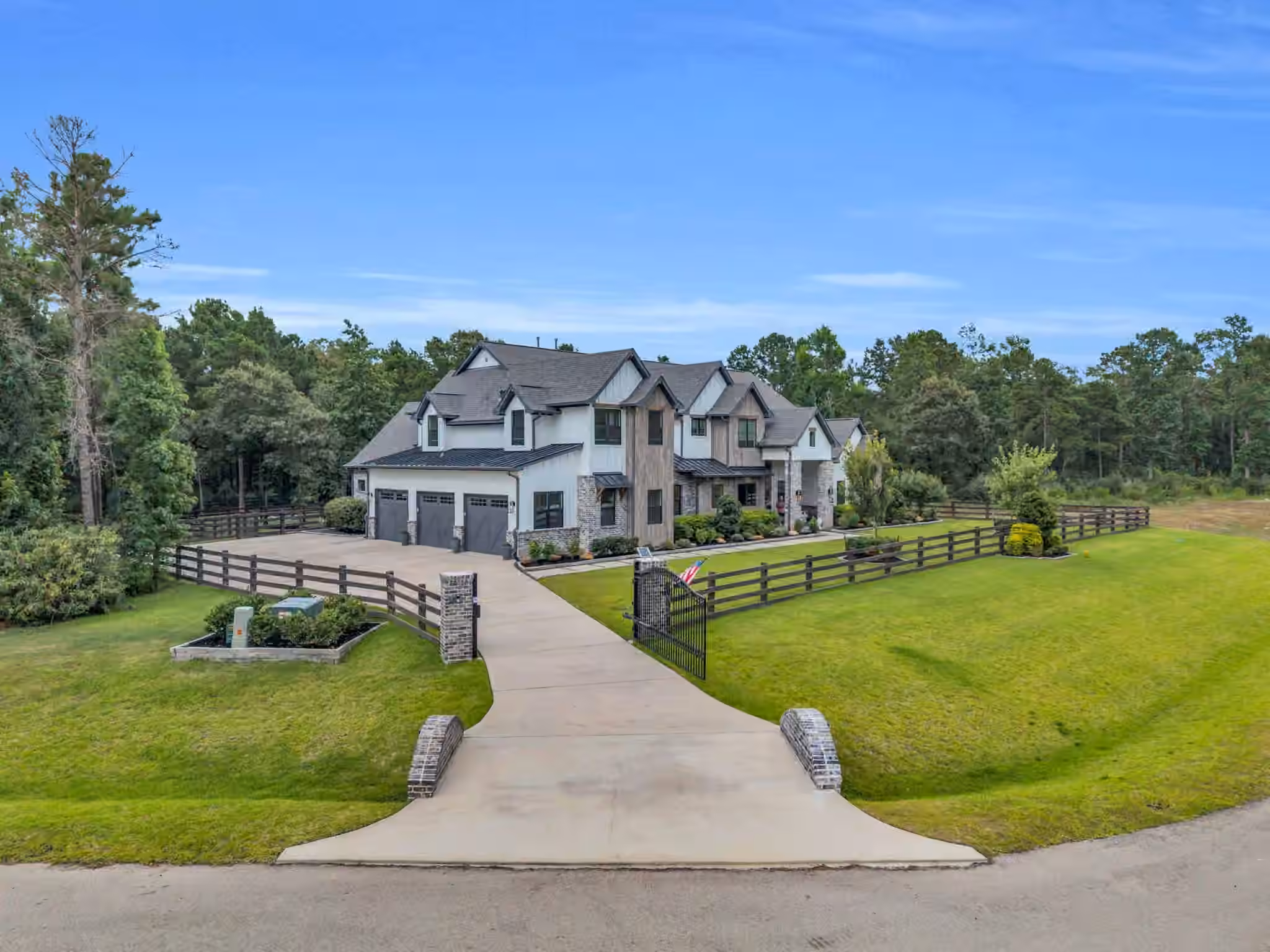Photo 2 of 7190 Morningbrook Drive, Montgomery, TX