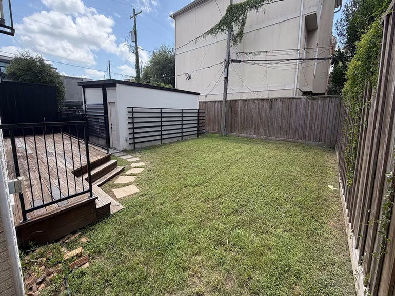 Photo 3 of 1601 Bonnie Brae Street, Houston, TX