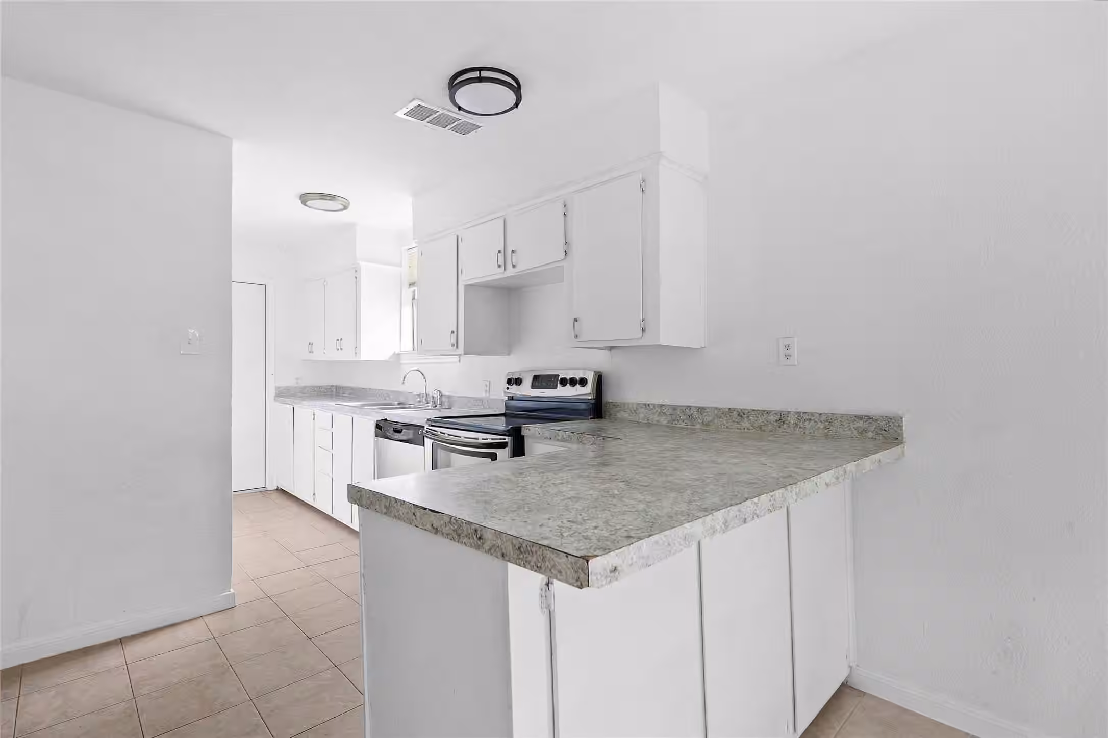 Photo 4 of 6090 Skylane Drive, Montgomery, TX