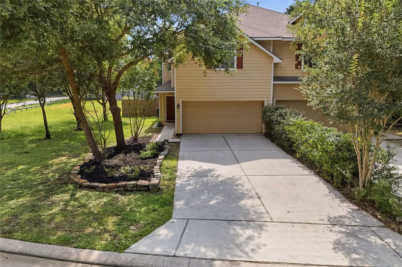 Photo 2 of 51 E Stedhill Loop, The Woodlands, TX