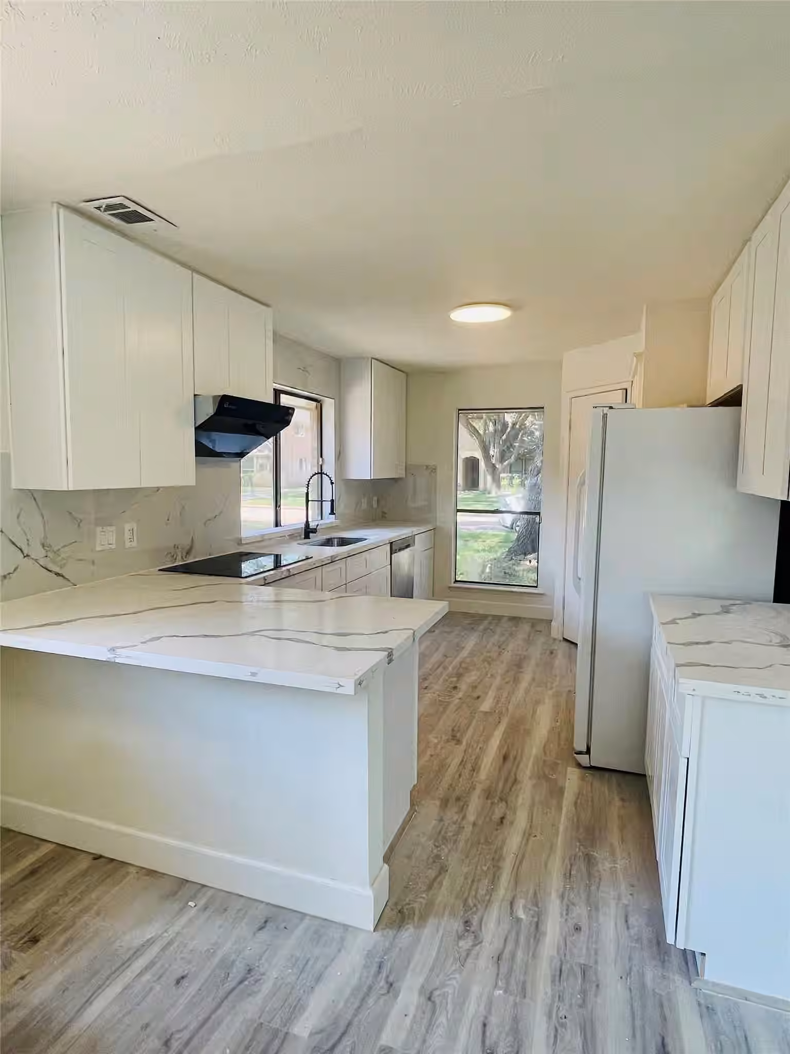 Photo 4 of 3014 Edgewood Drive, Sugar Land, TX