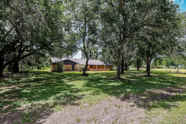 Photo 2 of 279 Lakeview 3 Road, El Campo, TX