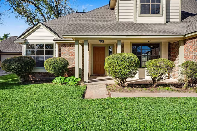 Photo 4 of 107 Sandalwood Drive, Lake Jackson, TX