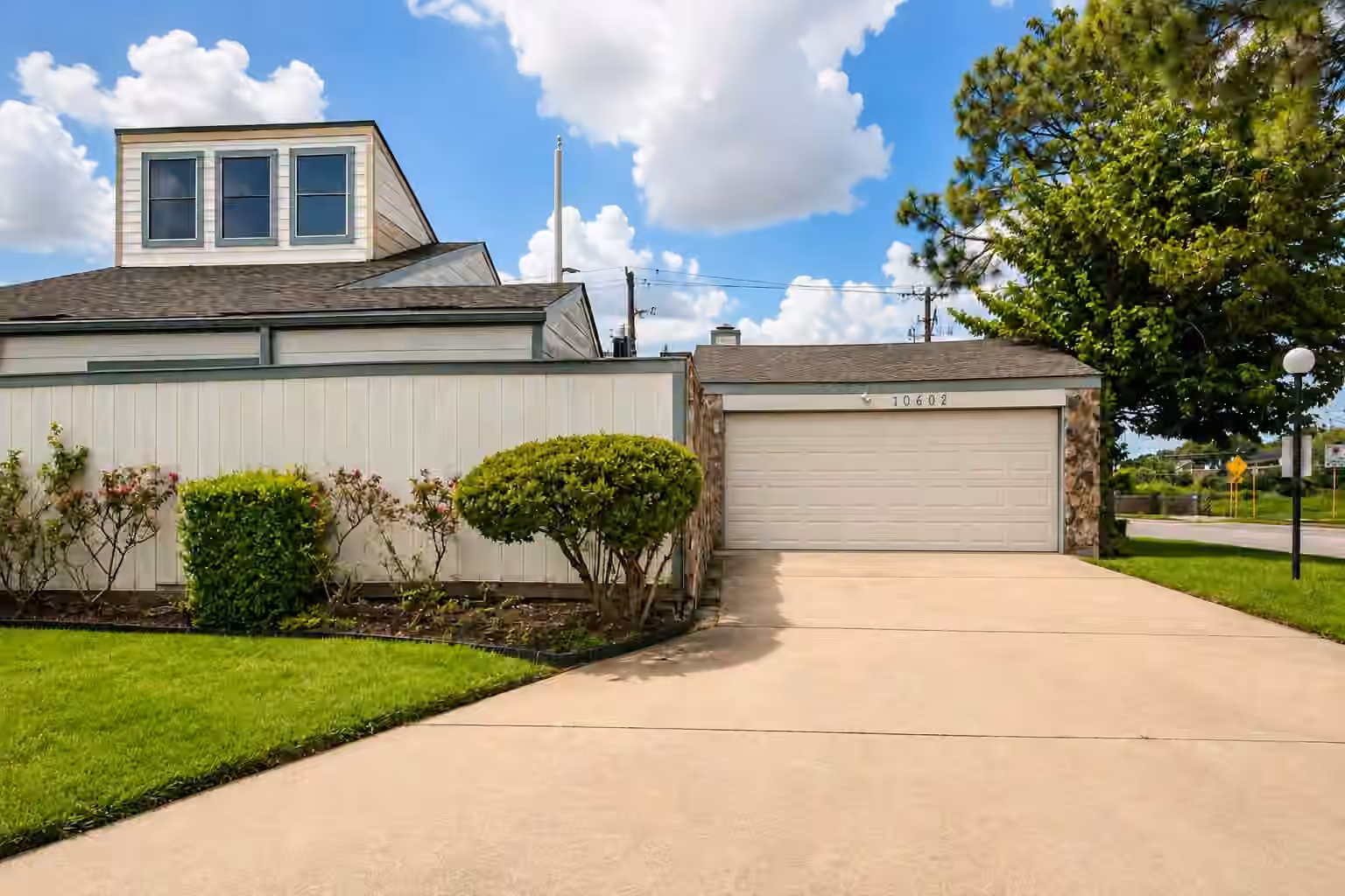 Photo of 10602 Sandpiper Drive, Houston, TX