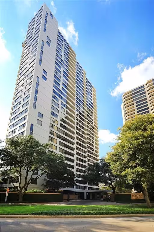 Photo of 15 Greenway Plaza 12G, Houston, TX