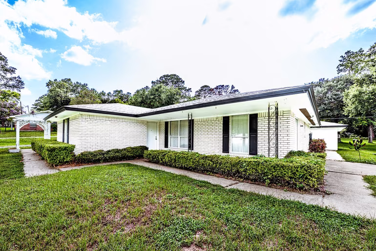 Photo 2 of 1797 SH 30 E, Huntsville, TX