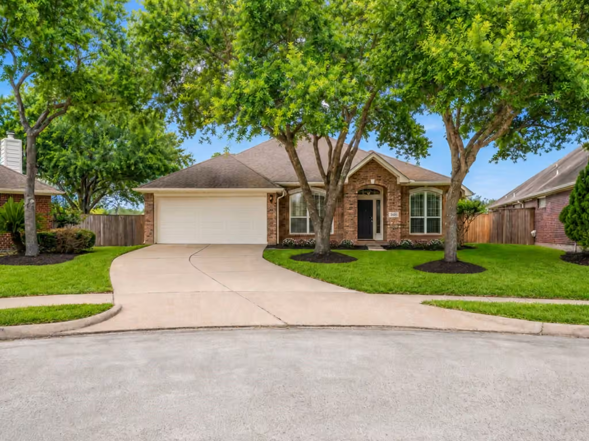 Photo of 8823 Saratoga Drive, Sugar Land, TX 77479