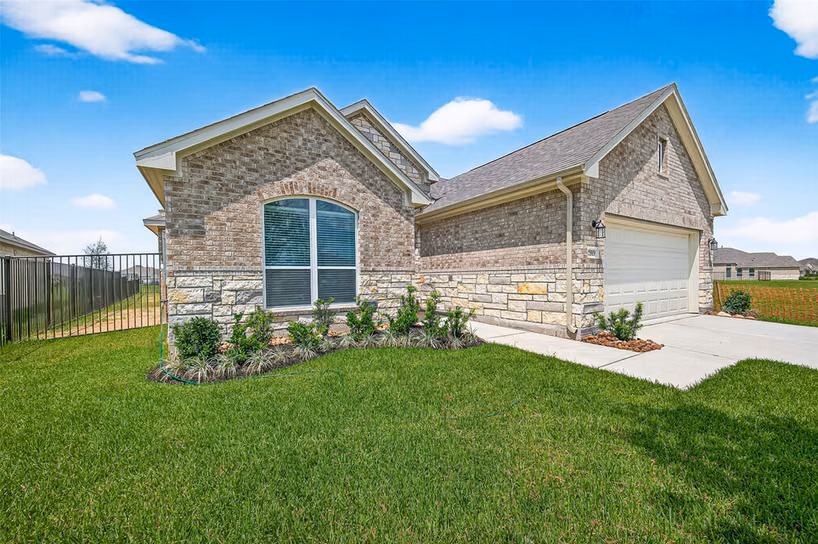 Photo 2 of 2919 Golden Isle Drive, Texas City, TX