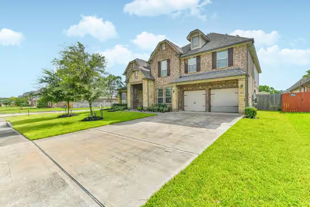Photo 2 of 2811 Afton Drive, Pearland, TX