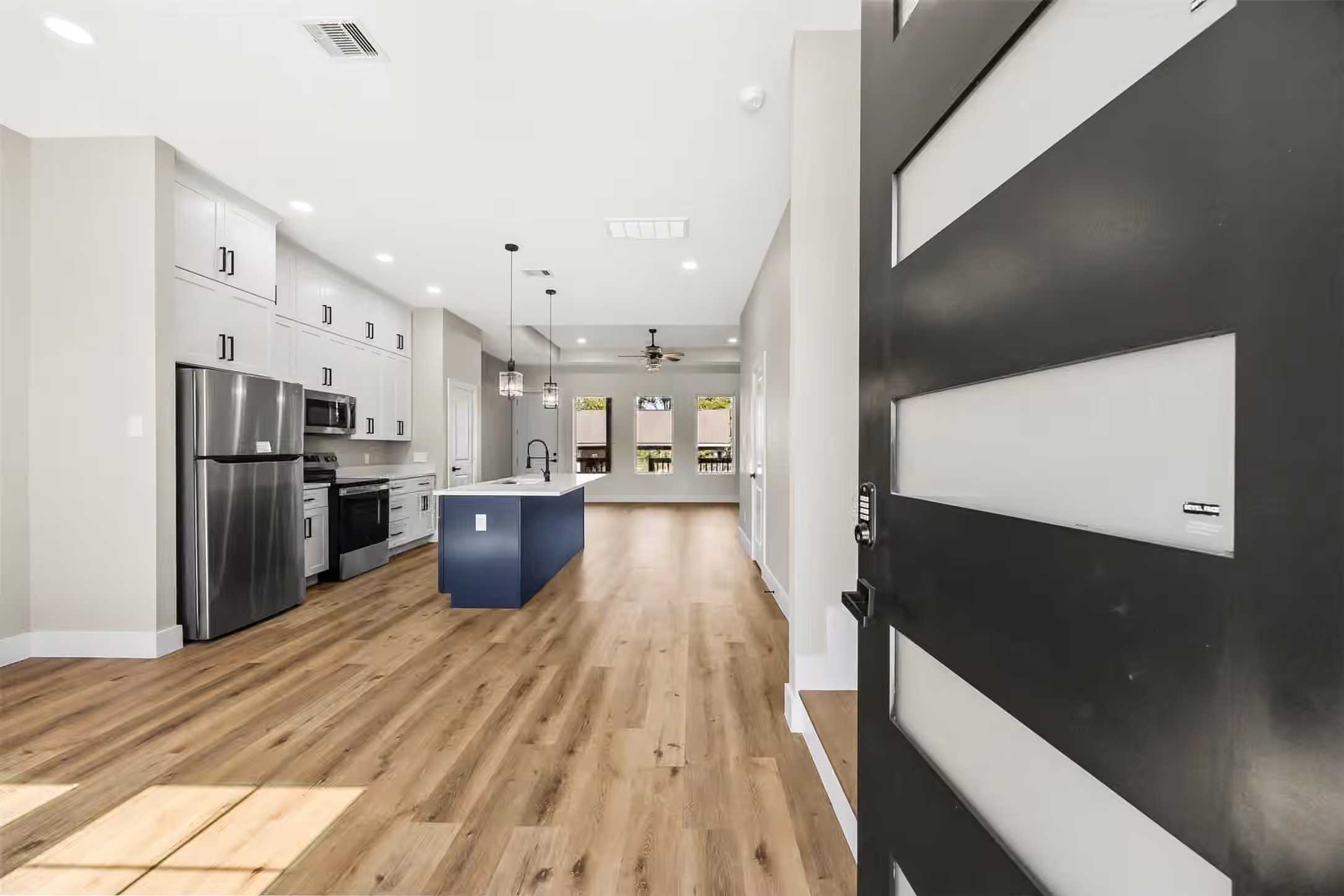 Photo 4 of 5949 Collingsworth Street, Houston, TX