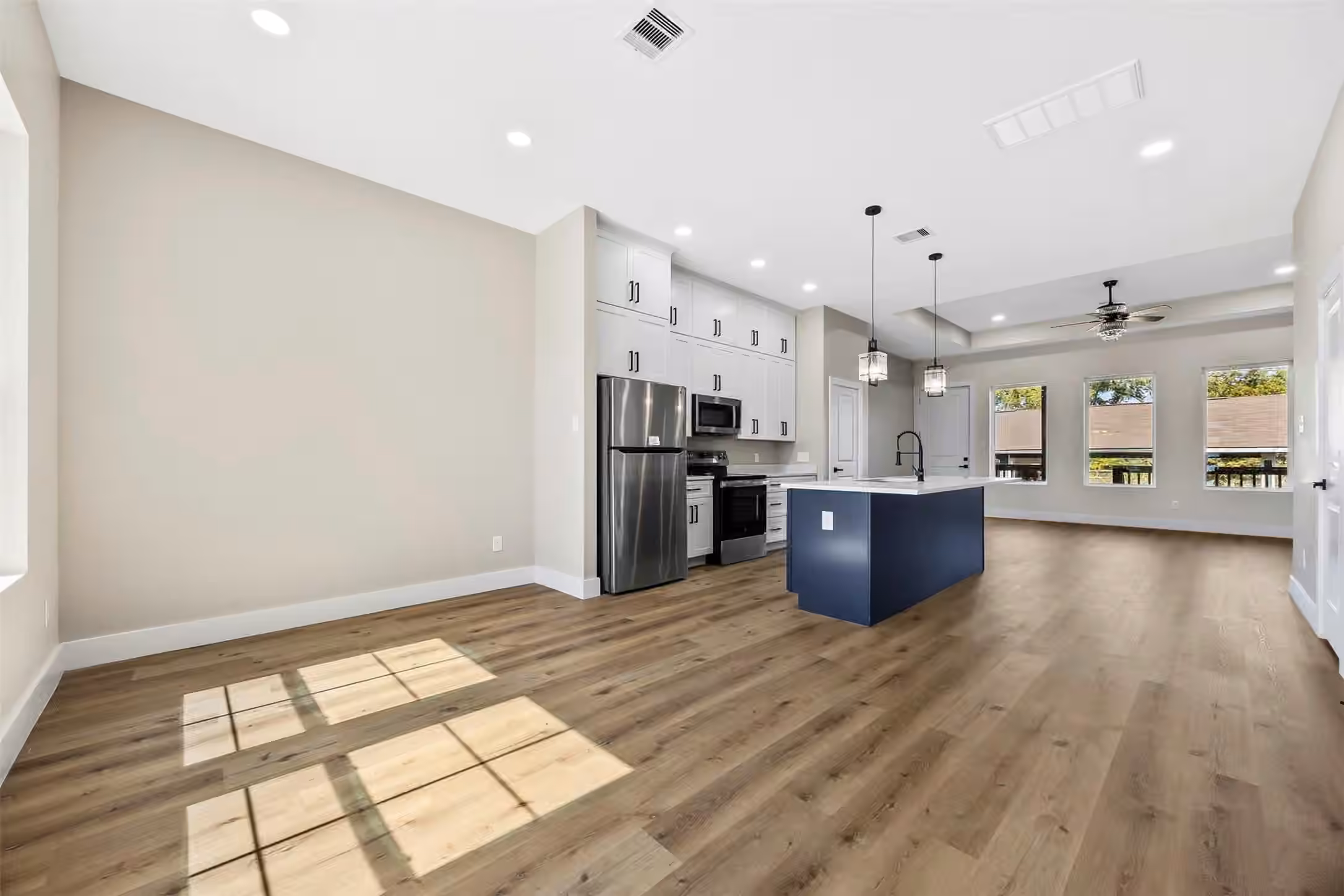 Photo 5 of 5949 Collingsworth Street, Houston, TX