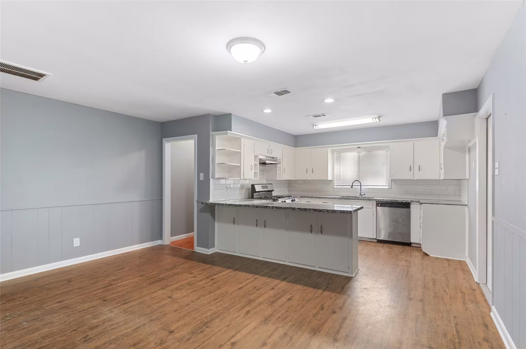 Photo 3 of 10502 Royal Oaks Drive, Houston, TX