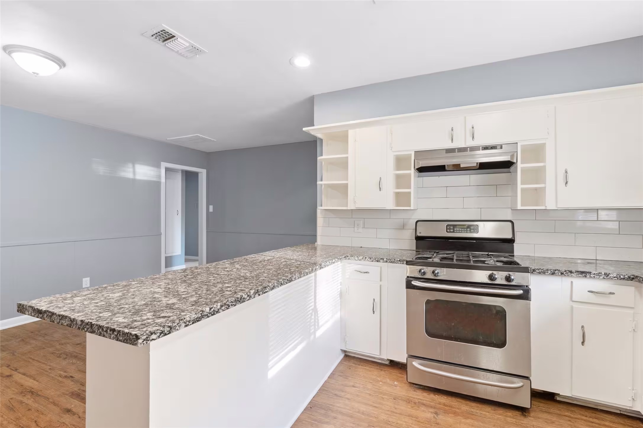 Photo 4 of 10502 Royal Oaks Drive, Houston, TX