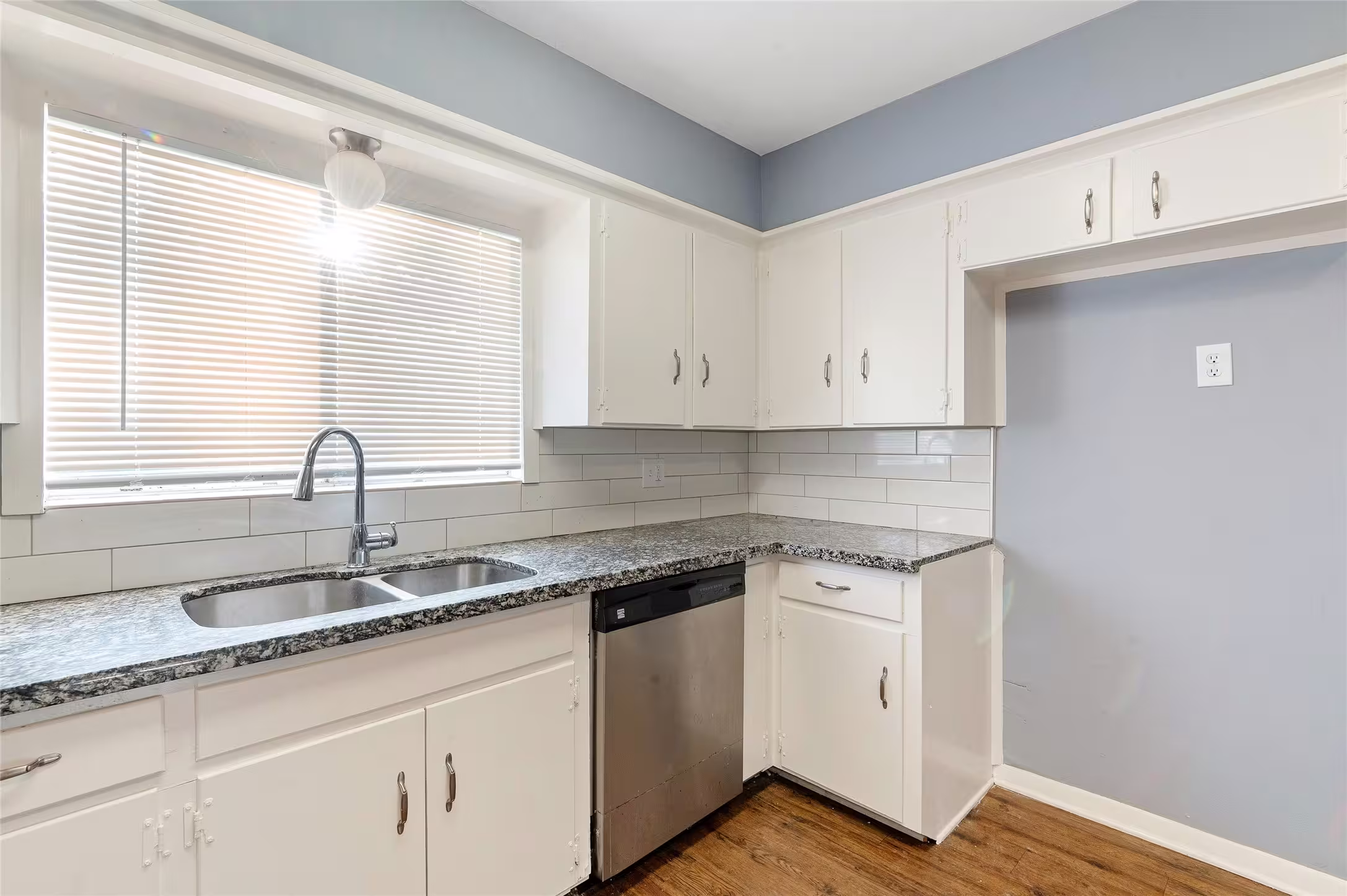 Photo 6 of 10502 Royal Oaks Drive, Houston, TX