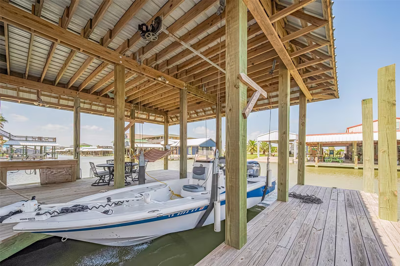 Photo 4 of 1126 Island Boulevard, Crystal Beach, TX