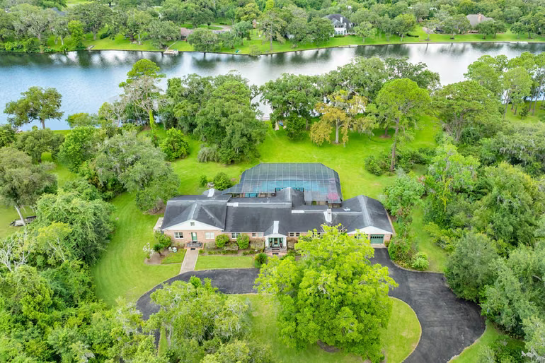 Photo of 45 Lake Rd Road, Lake Jackson, TX 77566